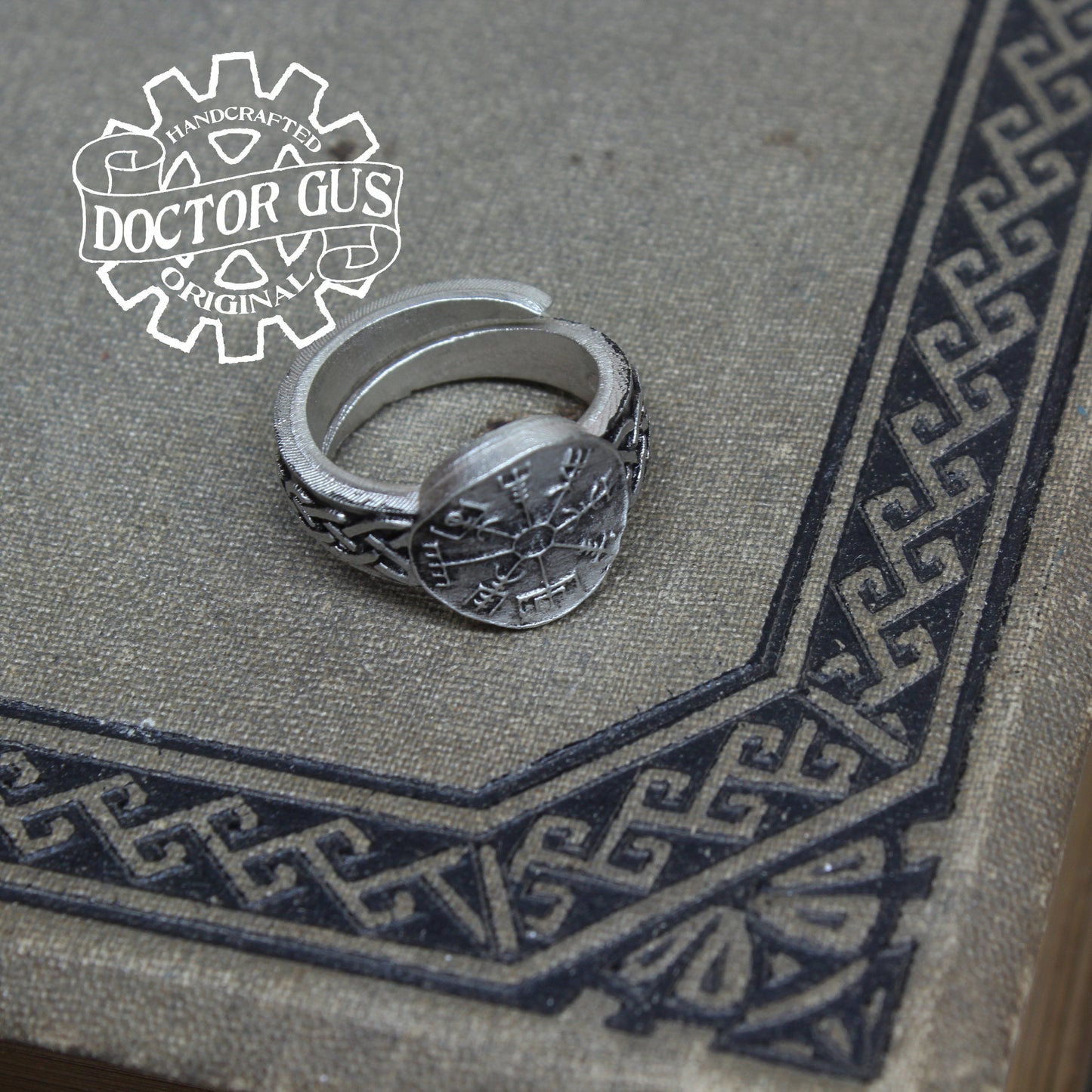 Vegvisir Ring