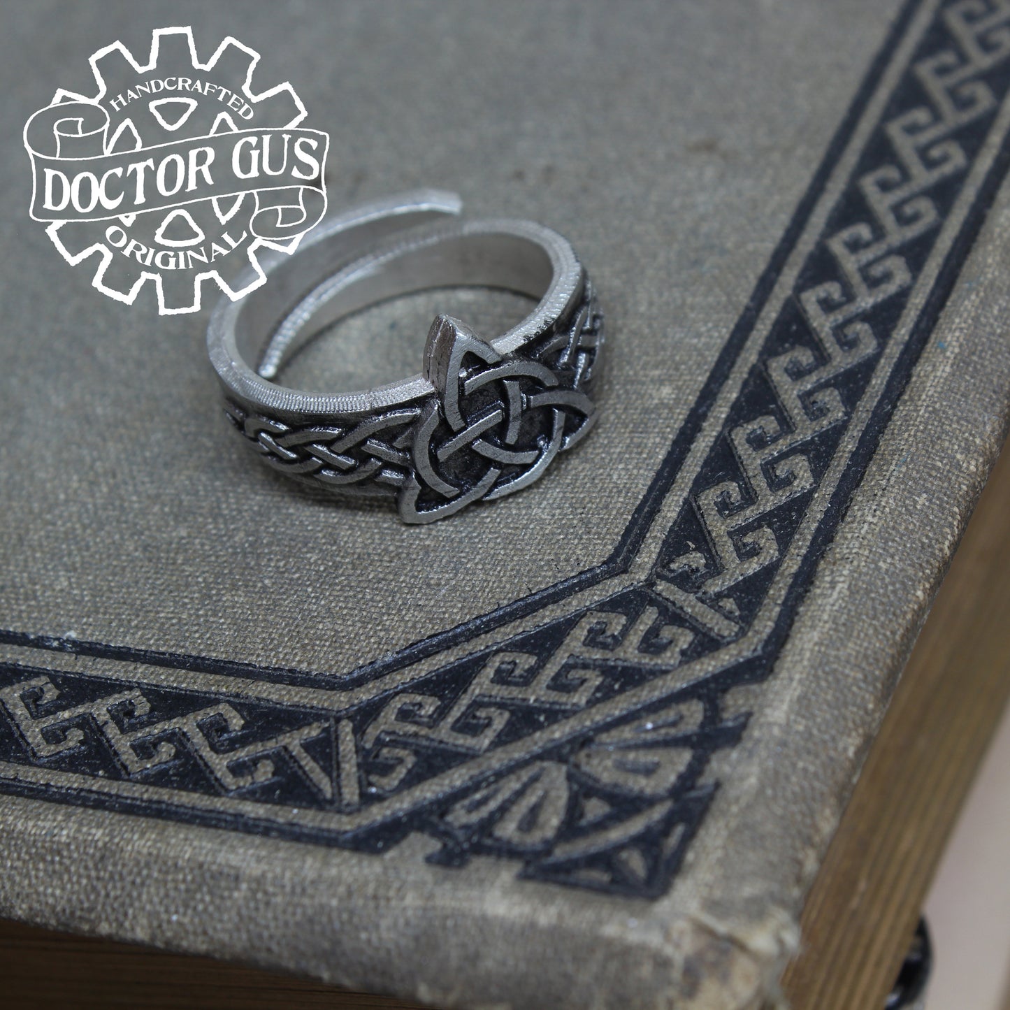 Triquetra Ring
