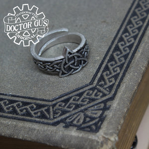 Triquetra Ring